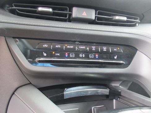 Used 2023 Buick Envision Preferred image 24