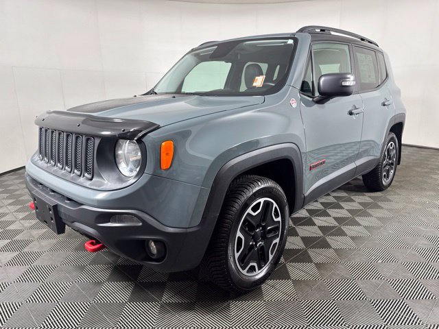 Used 2016 Jeep Renegade Trailhawk w/ Premium Trailhawk Package AWD/4WD image 8