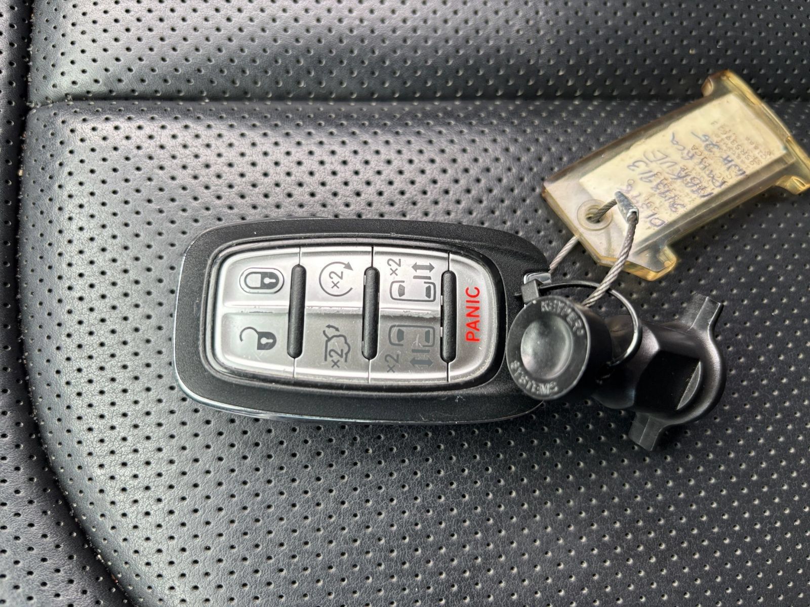 Used 2025 Chrysler Pacifica Limited FWD image 21