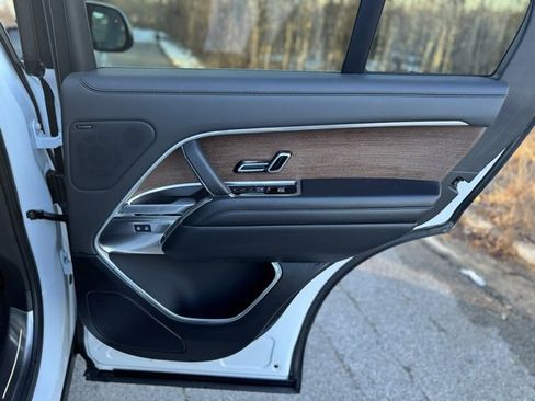 Used 2025 Land Rover Range Rover SE image 15