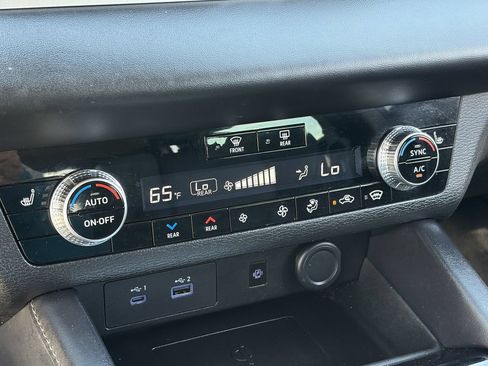 Used 2023 Mitsubishi Outlander 4WD Plug-In Hybrid image 28