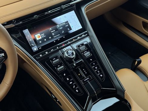 Used 2025 Aston Martin DB12 image 24