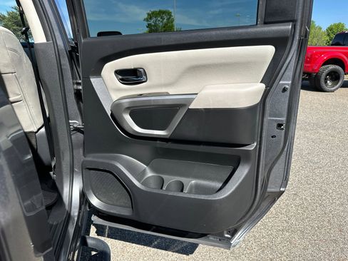 Used 2024 Nissan Titan SV w/ SV Convenience Package image 14