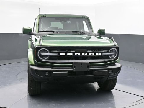 Used 2025 Ford Bronco Outer Banks image 2