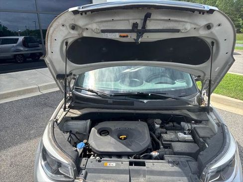 Used 2016 Kia Soul + FWD image 22