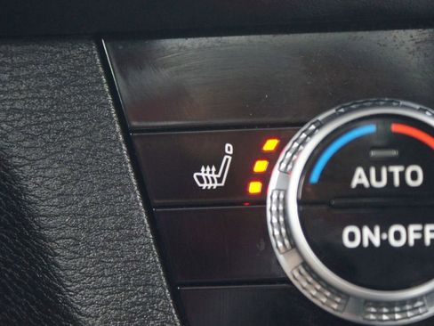 Used 2024 Mitsubishi Outlander SE image 8