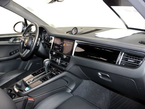 Certified 2023 Porsche Macan AWD/4WD image 27