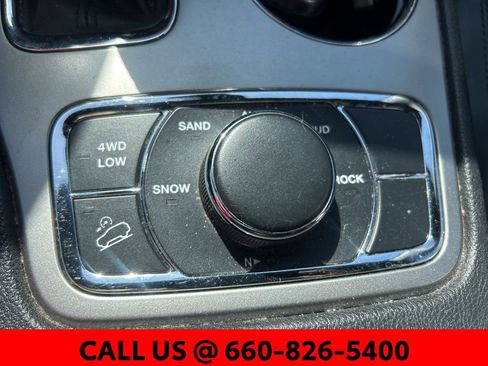 Used 2019 Jeep Grand Cherokee Limited w/ Luxury Group II image 16