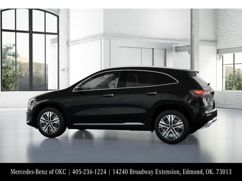 Used 2025 Mercedes-Benz GLA 250 4MATIC image 32