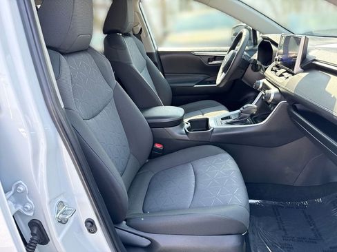 Used 2025 Toyota RAV4 XLE w/ Convenience Package image 25