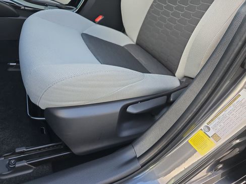 Used 2025 Toyota Corolla SE image 35