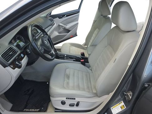 Used 2014 Volkswagen Passat TDI SEL Premium FWD image 9