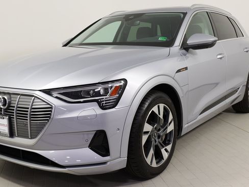 Used 2022 Audi e-tron Premium Plus w/ Premium Plus Package image 6