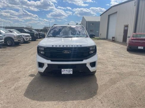 Used 2025 Ford Expedition Platinum w/ Stealth Performance Package AWD/4WD image 2