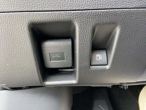 Used 2026 Toyota Highlander Platinum image 33