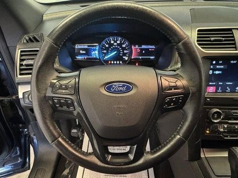 Used 2017 Ford Explorer XLT w/ Equipment Group 202A AWD/4WD image 22