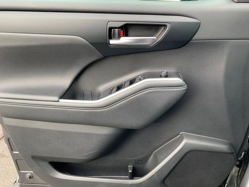 Used 2025 Toyota Highlander XSE image 18