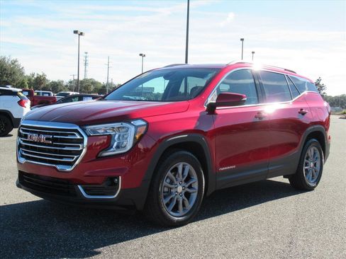 Used 2024 GMC Terrain SLT w/ Infotainment Package II image 3