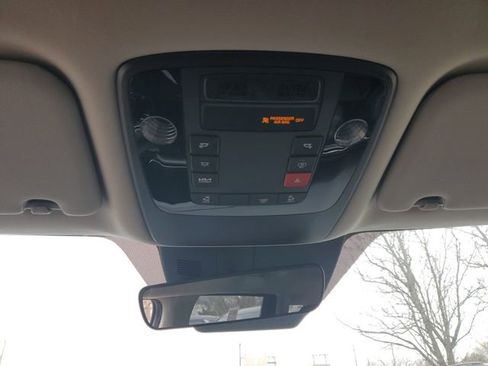 New 2026 Kia Carnival FWD image 9