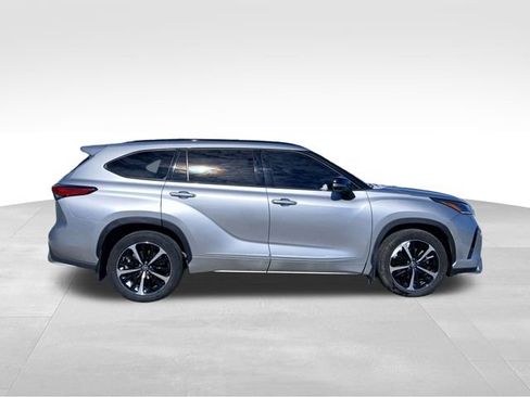 Used 2022 Toyota Highlander XSE image 6