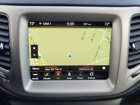 Used 2021 Jeep Compass Latitude w/ Sun and Sound Group FWD image 17