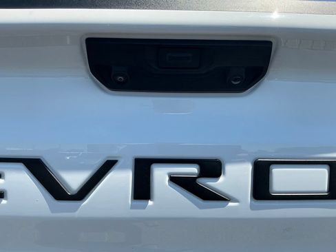 Used 2024 Chevrolet Silverado 1500 LT AWD/4WD image 9