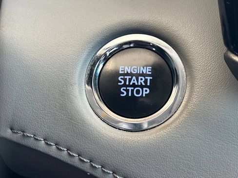 Used 2022 Toyota Highlander XLE AWD/4WD image 20