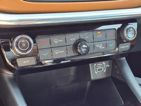 Used 2024 Jeep Compass Limited image 7