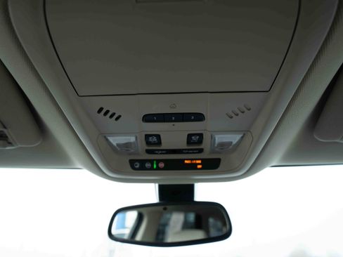 Used 2018 Buick Enclave Essence image 18