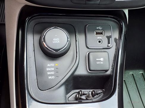 Used 2018 Jeep Compass Limited w/ Navigation Group AWD/4WD image 11