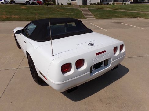 Used 1992 Chevrolet Corvette Convertible RWD image 22