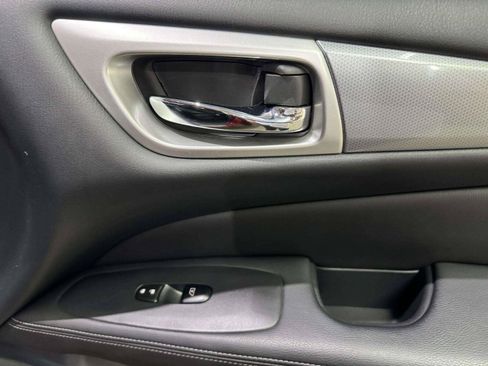 Used 2019 Nissan Pathfinder SL FWD image 53