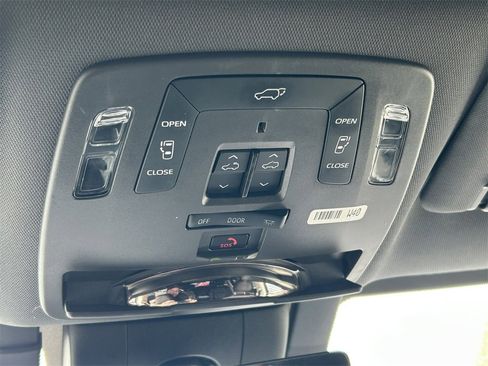 Used 2021 Toyota Sienna Platinum image 22