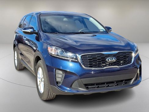 Used 2019 Kia Sorento 2.4L LX image 2