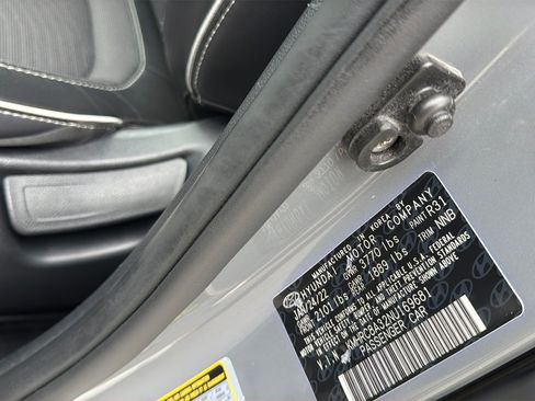 Used 2022 Hyundai Venue Limited w/ Cargo Package FWD image 29