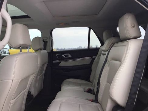 Used 2017 Ford Explorer Platinum image 12