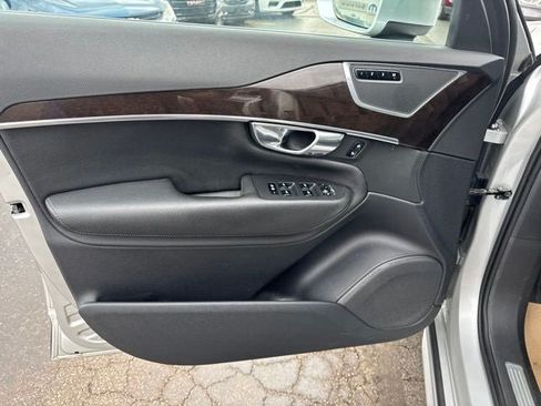 Used 2017 Volvo XC90 T6 Momentum w/ Vision Package AWD/4WD image 8