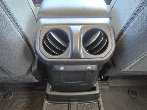 Used 2025 Jeep Wrangler Willys image 27