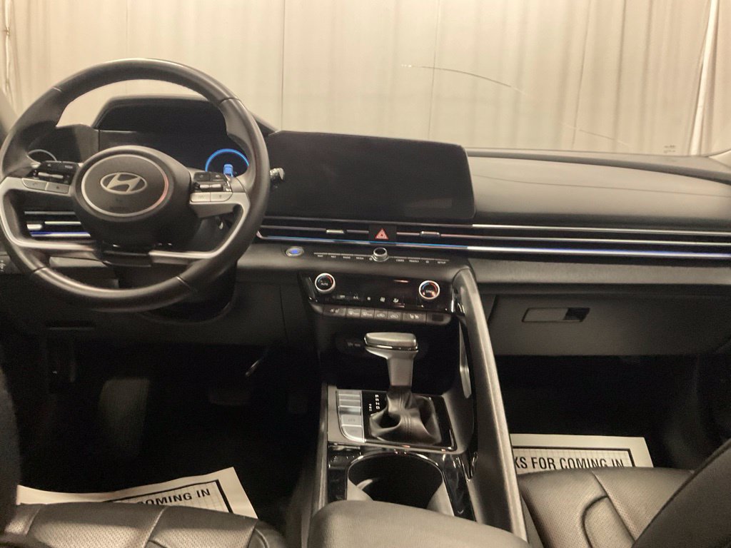Used 2025 Hyundai Elantra Limited FWD image 4