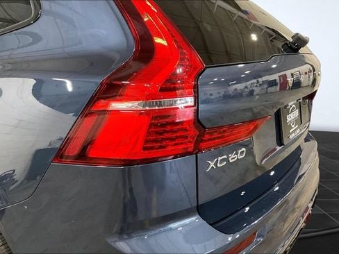 Certified 2024 Volvo XC60 B5 Core AWD/4WD image 33