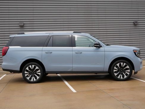 New 2026 Ford Expedition Max Platinum w/ Driver's Package AWD/4WD image 2