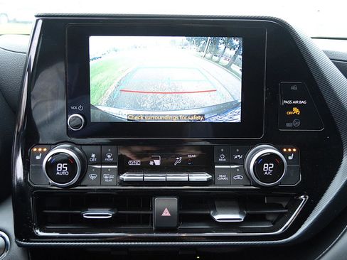 Used 2023 Toyota Highlander XSE image 29