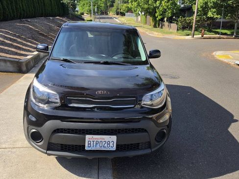 Used 2019 Kia Soul FWD image 2