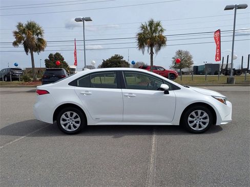 Used 2025 Toyota Corolla LE image 2