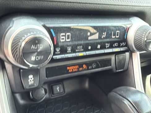 Used 2021 Toyota RAV4 LE AWD/4WD image 35