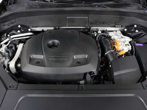 Certified 2025 Volvo XC90 T8 Plus AWD/4WD image 24