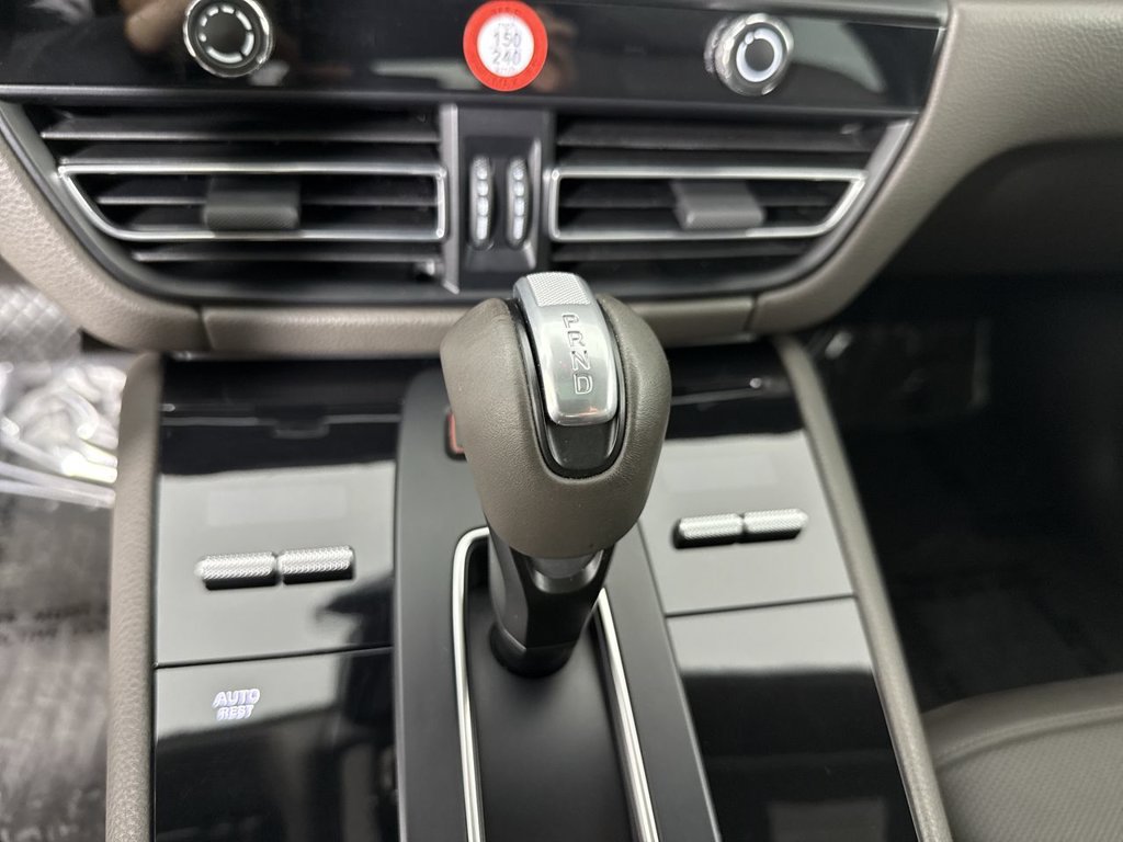 Certified 2024 Porsche Macan AWD/4WD image 33