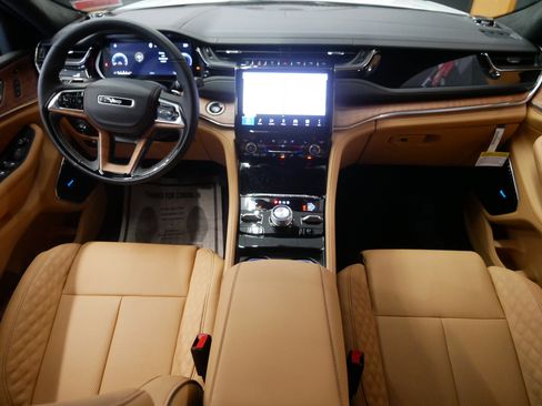 New 2025 Jeep Grand Cherokee Summit image 8