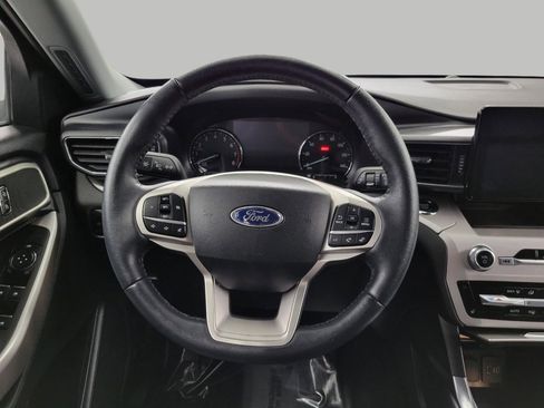 Used 2023 Ford Explorer XLT w/ Equipment Group 202A image 5