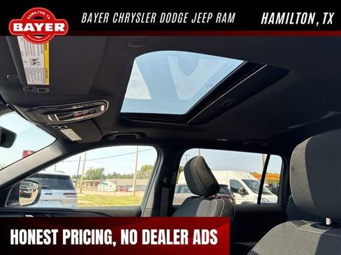 New 2025 Jeep Grand Cherokee L Laredo image 16